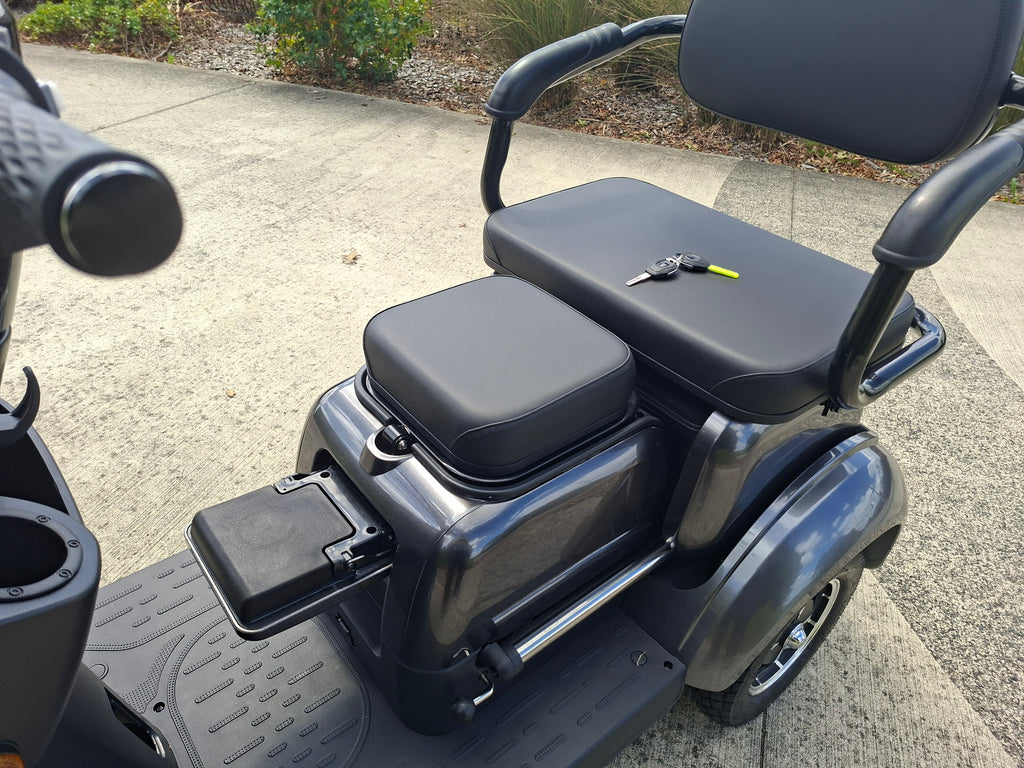 XLS 2 person capable 4Whl