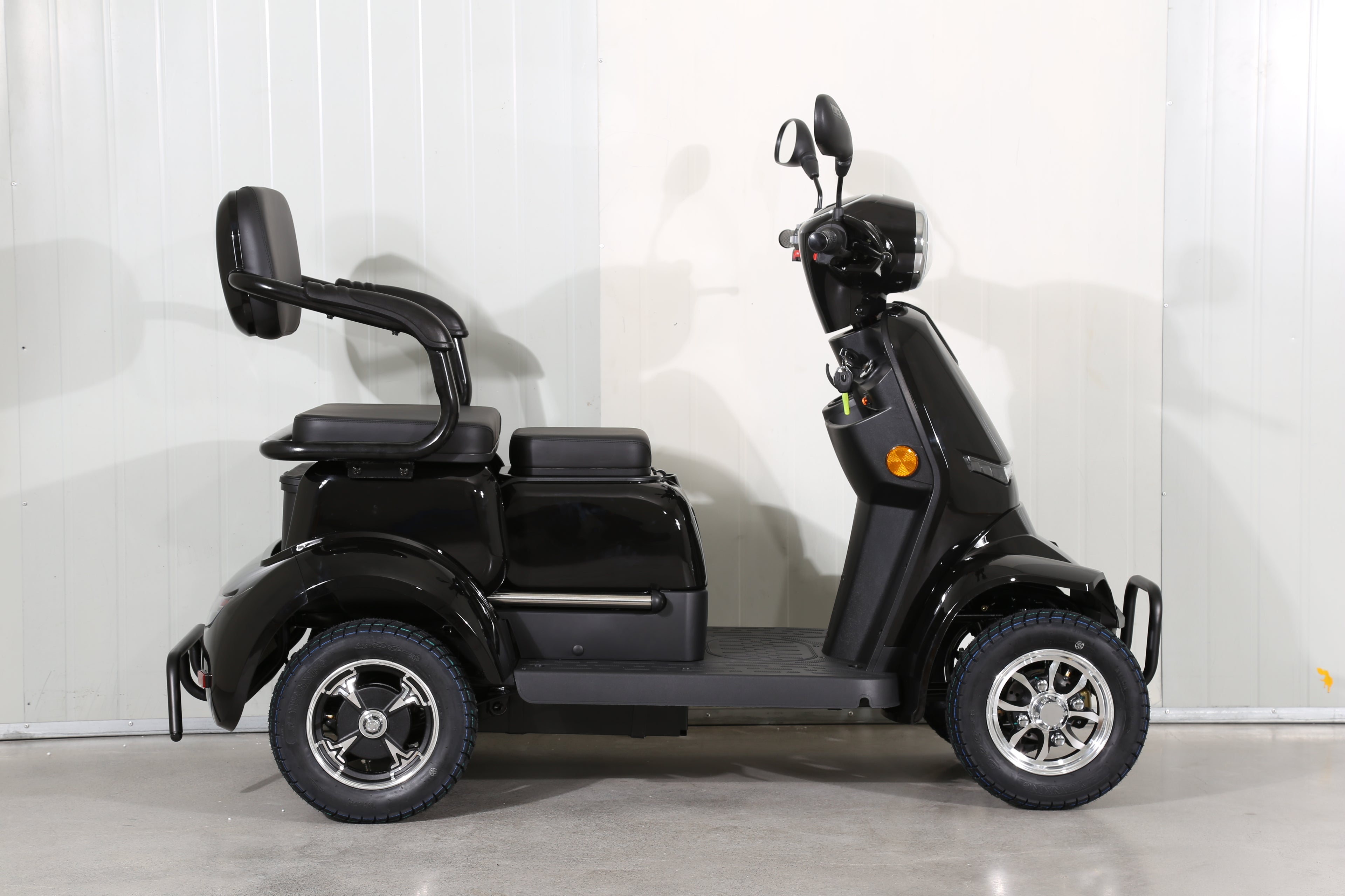 XLS 2 person capable 4Whl