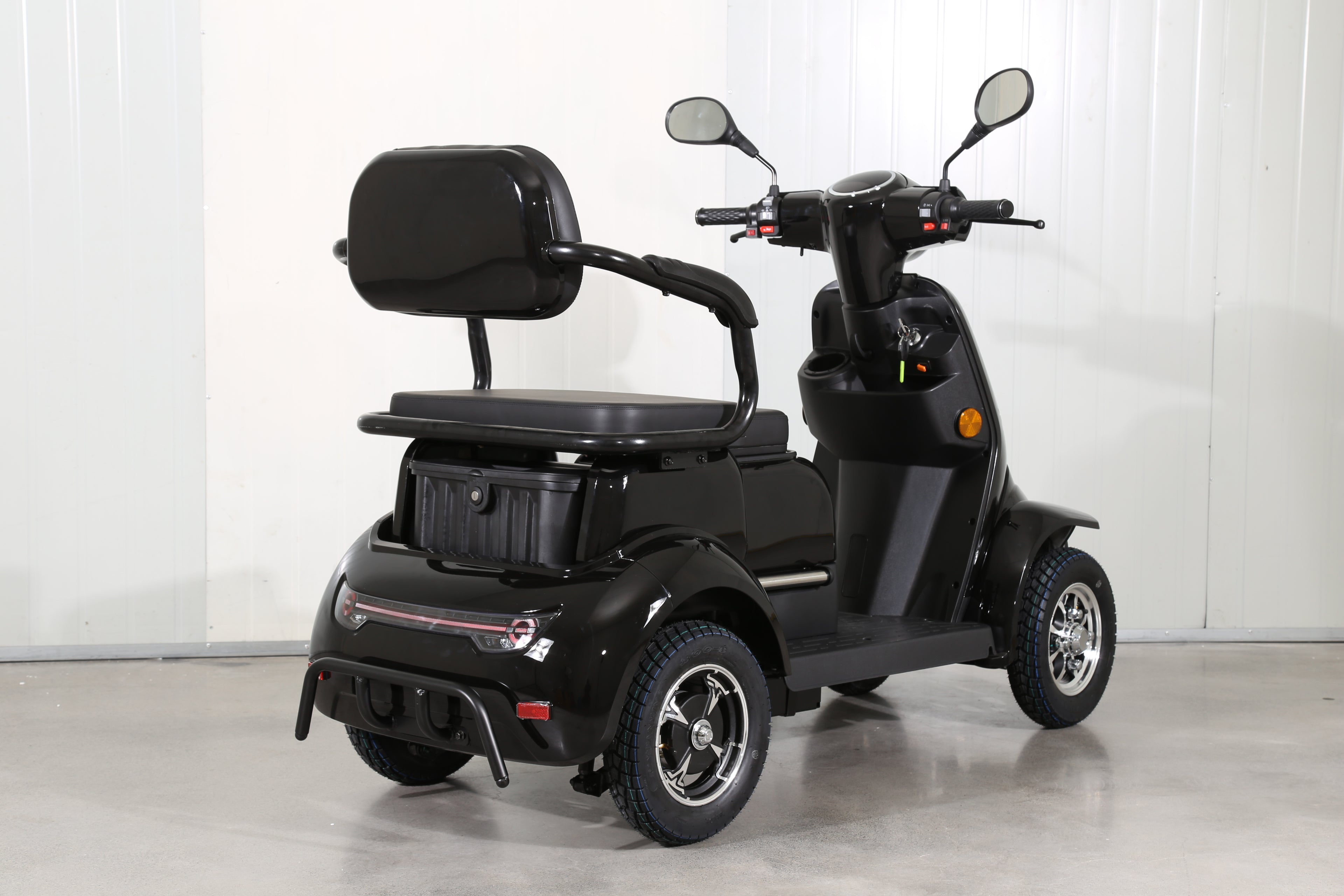 XLS 2 person capable 4Whl