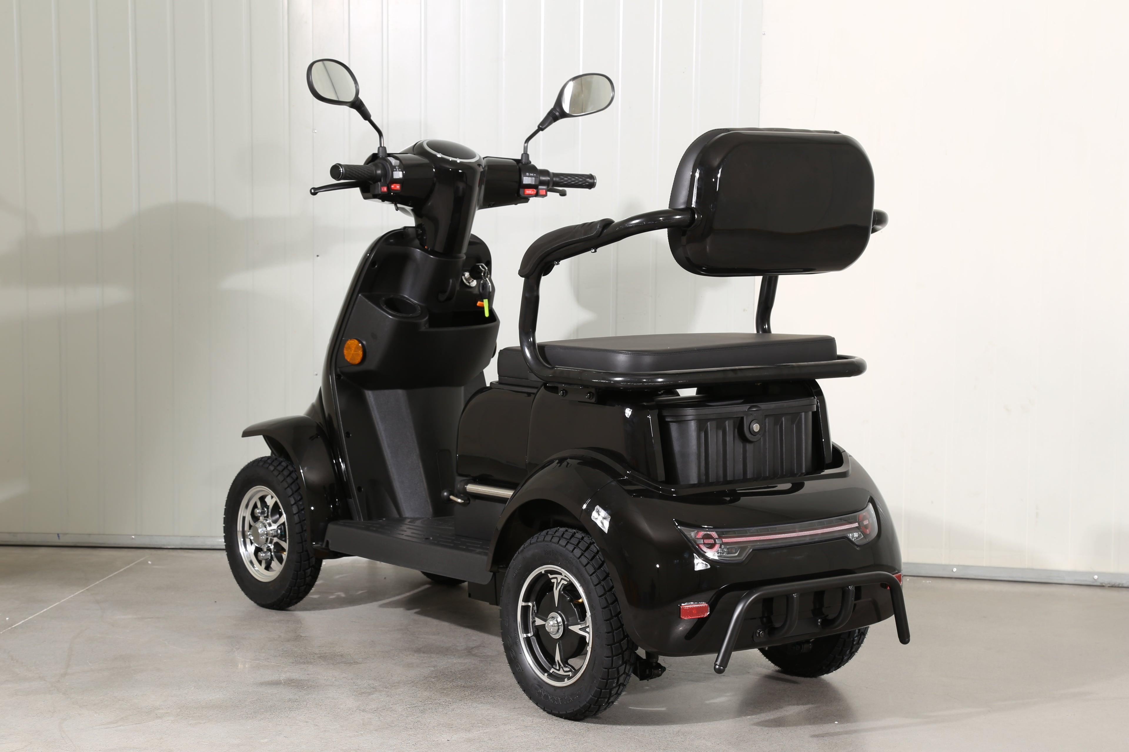 XLS 2 person capable 4Whl