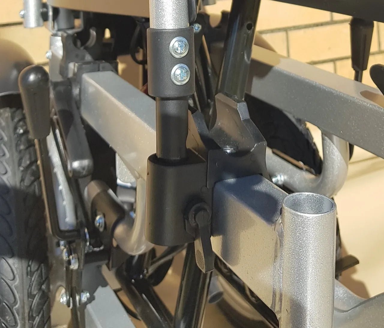 BME1022 Reclining Fold-up Electric Wheelchair