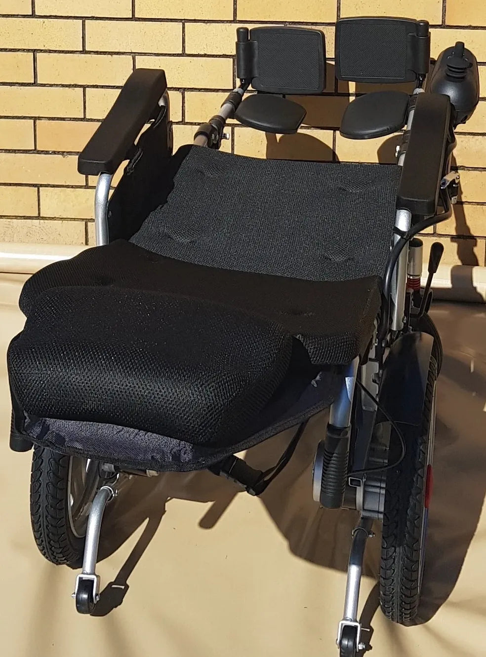 BME1022 Reclining Fold-up Electric Wheelchair