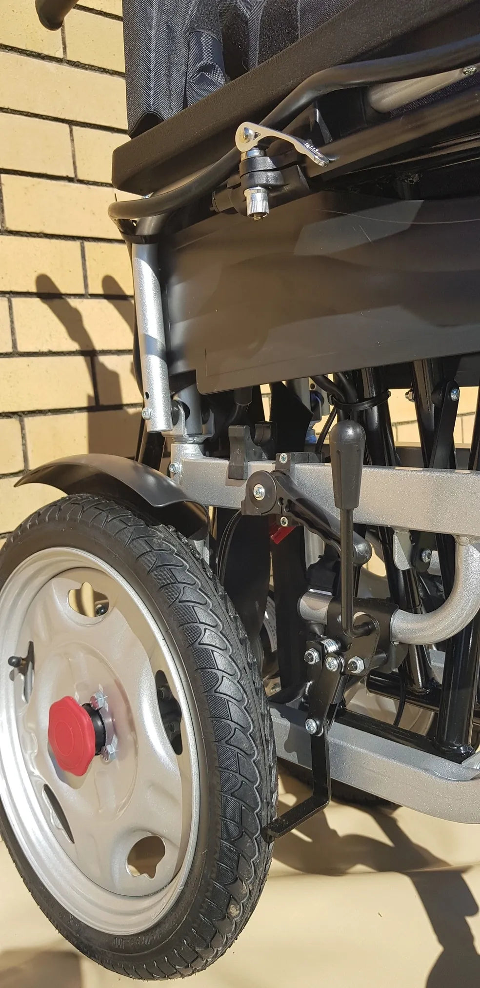 BME1022 Reclining Fold-up Electric Wheelchair