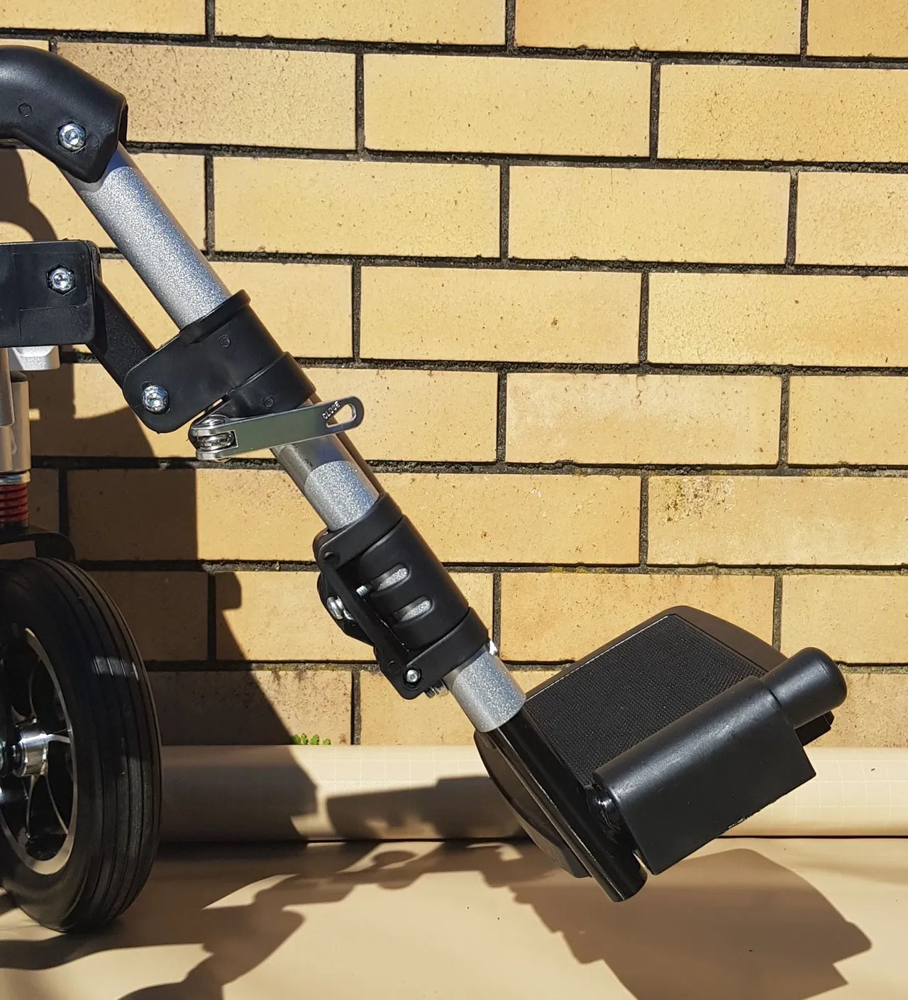 BME1022 Reclining Fold-up Electric Wheelchair