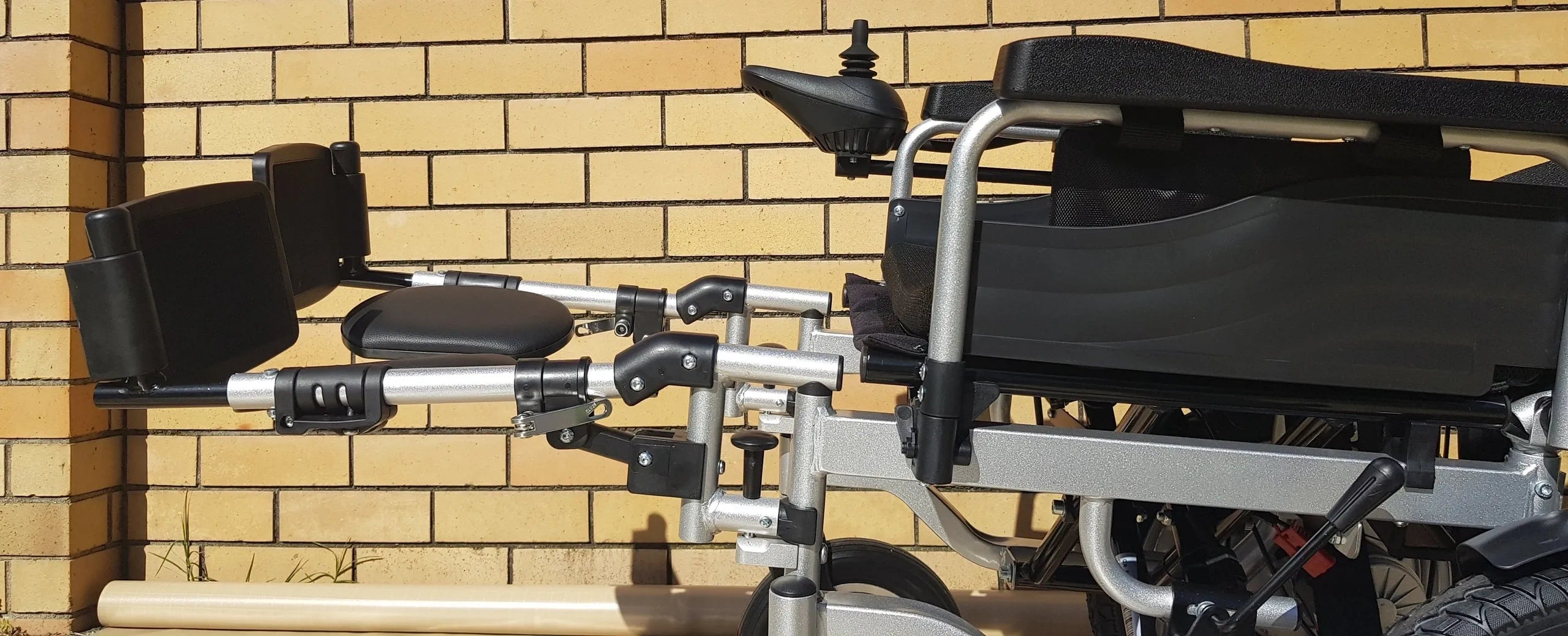 BME1022 Reclining Fold-up Electric Wheelchair