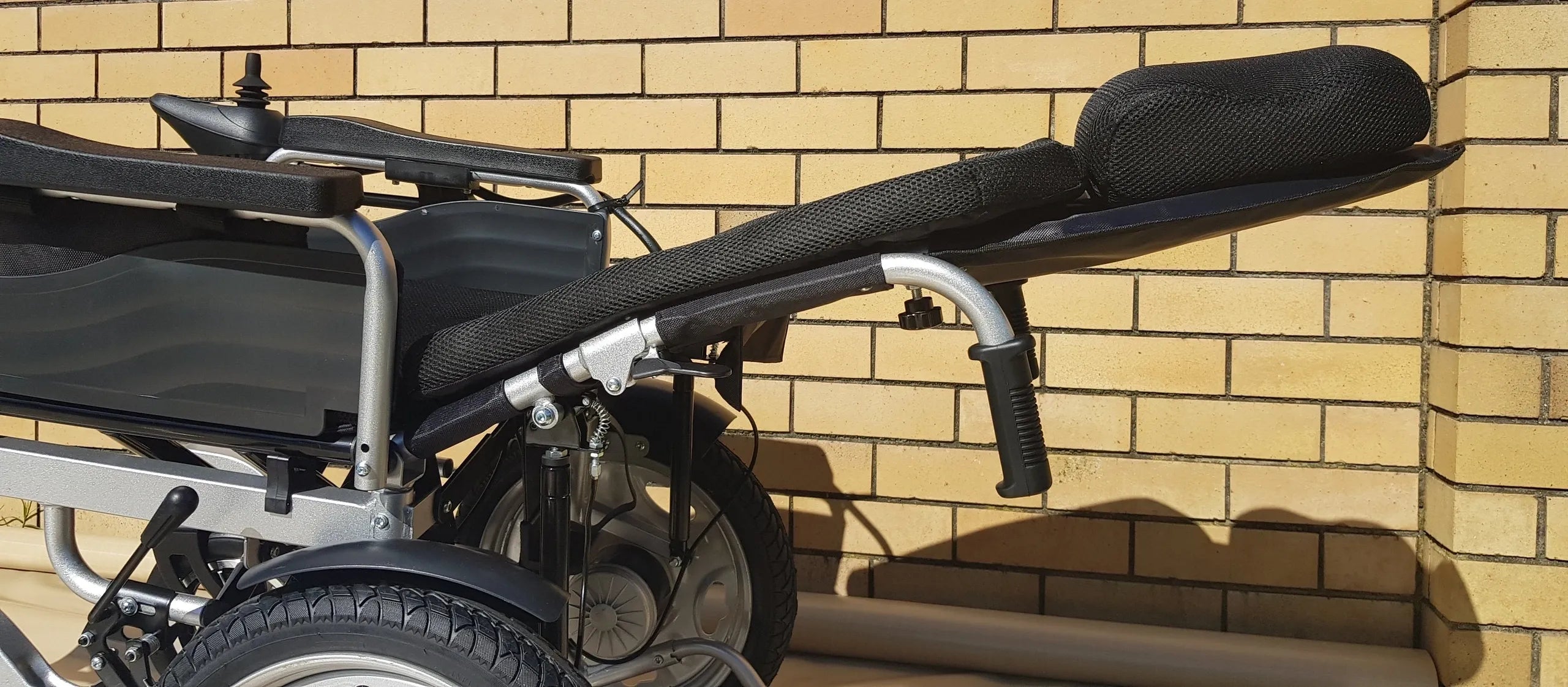 BME1022 Reclining Fold-up Electric Wheelchair